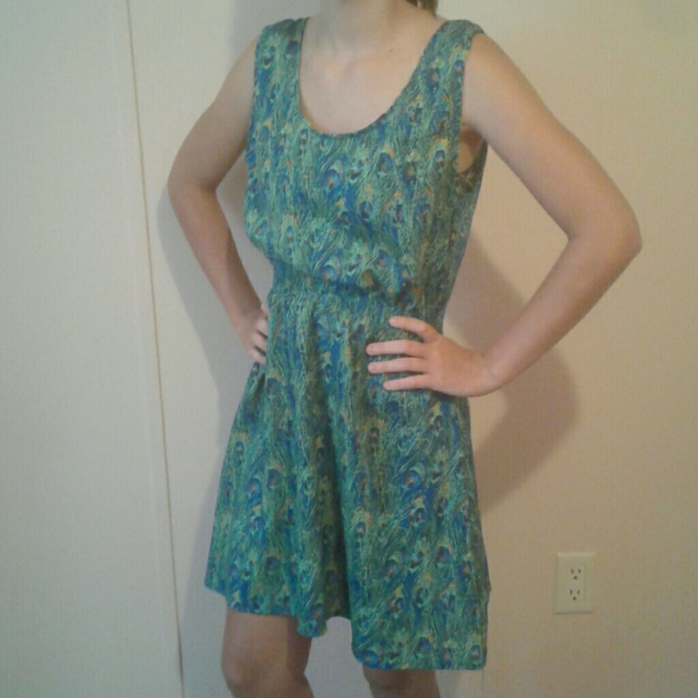 SUPER CUTE DRESS!! Peacock print